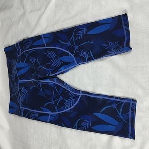 Blue Floral Capri Zyia Active Light N Tight Leggings Capris Size 8/10 Pockets